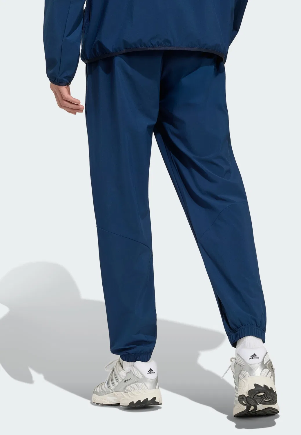 Зауженные брюки Adidas Originals Trefoil Essentials в темно-синем цвете — фото 3