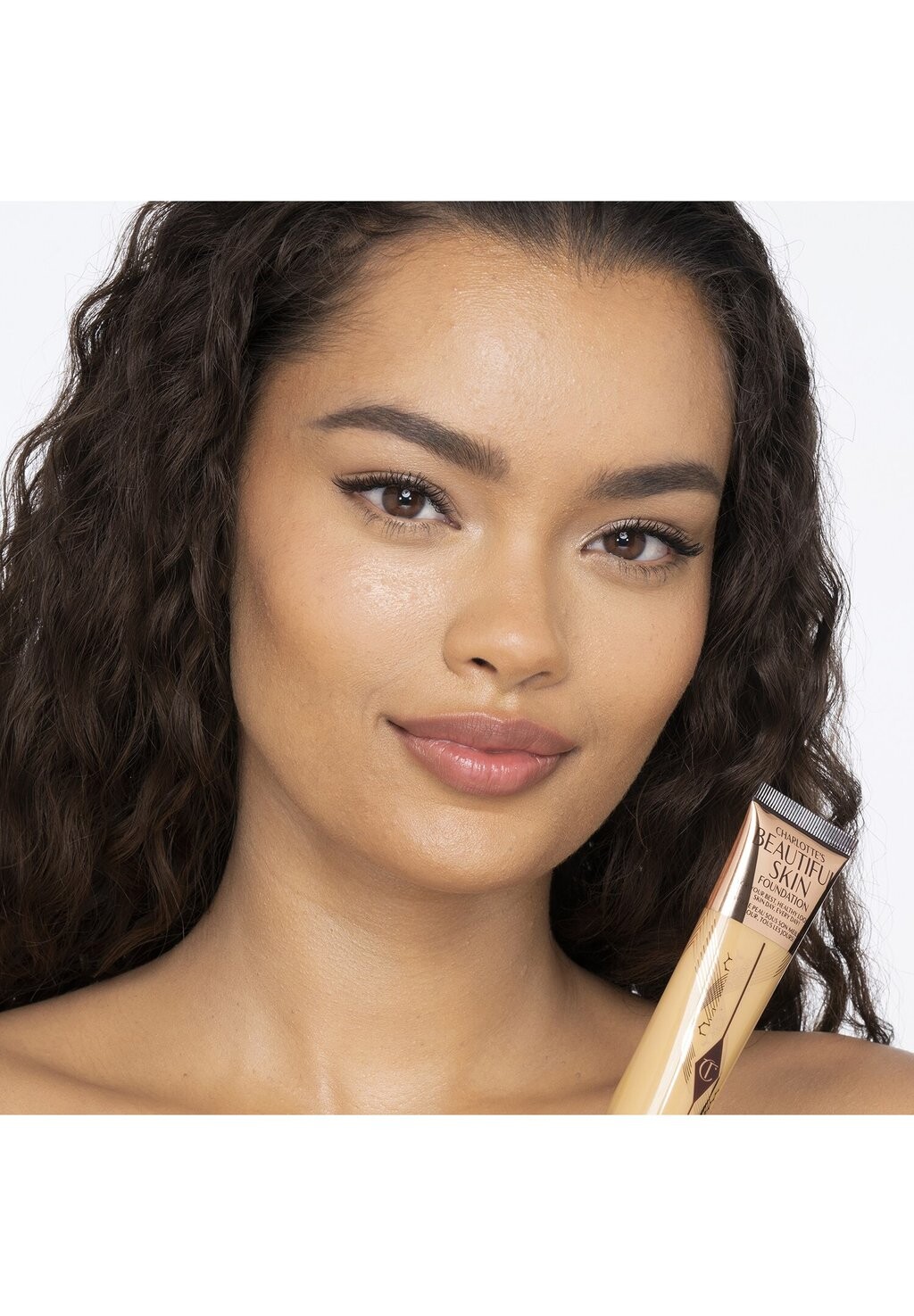 

Тональная основа Charlotte'S Beautiful Skin Foundation Charlotte Tilbury, 17 нейтральный