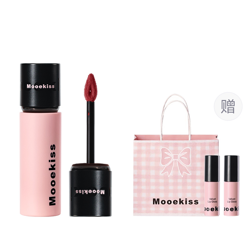 

Матовый туманный космический блеск для губ бархатистая текстура легко растушевывается естественный стойкий не переходит на другие поверхности Mooekiss