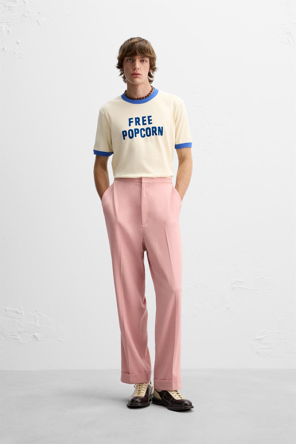 

Контрастная рубчатая футболка x harry lambert ZARA, устрично-белый