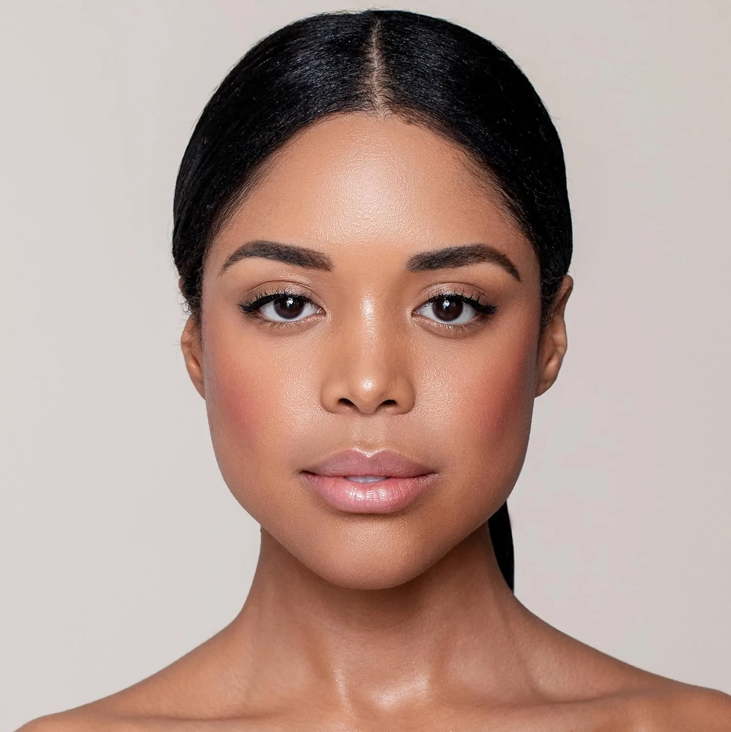 Kevyn Aucoin The Contrast Stick: карандаш для контурирования, позволяющий добавить углы, глубину, структуру и четкость. Пигментация сохраняется в течение всего дня. Сделано в Италии., CHISELED (medium golden brown, warm undertone) — фото 4