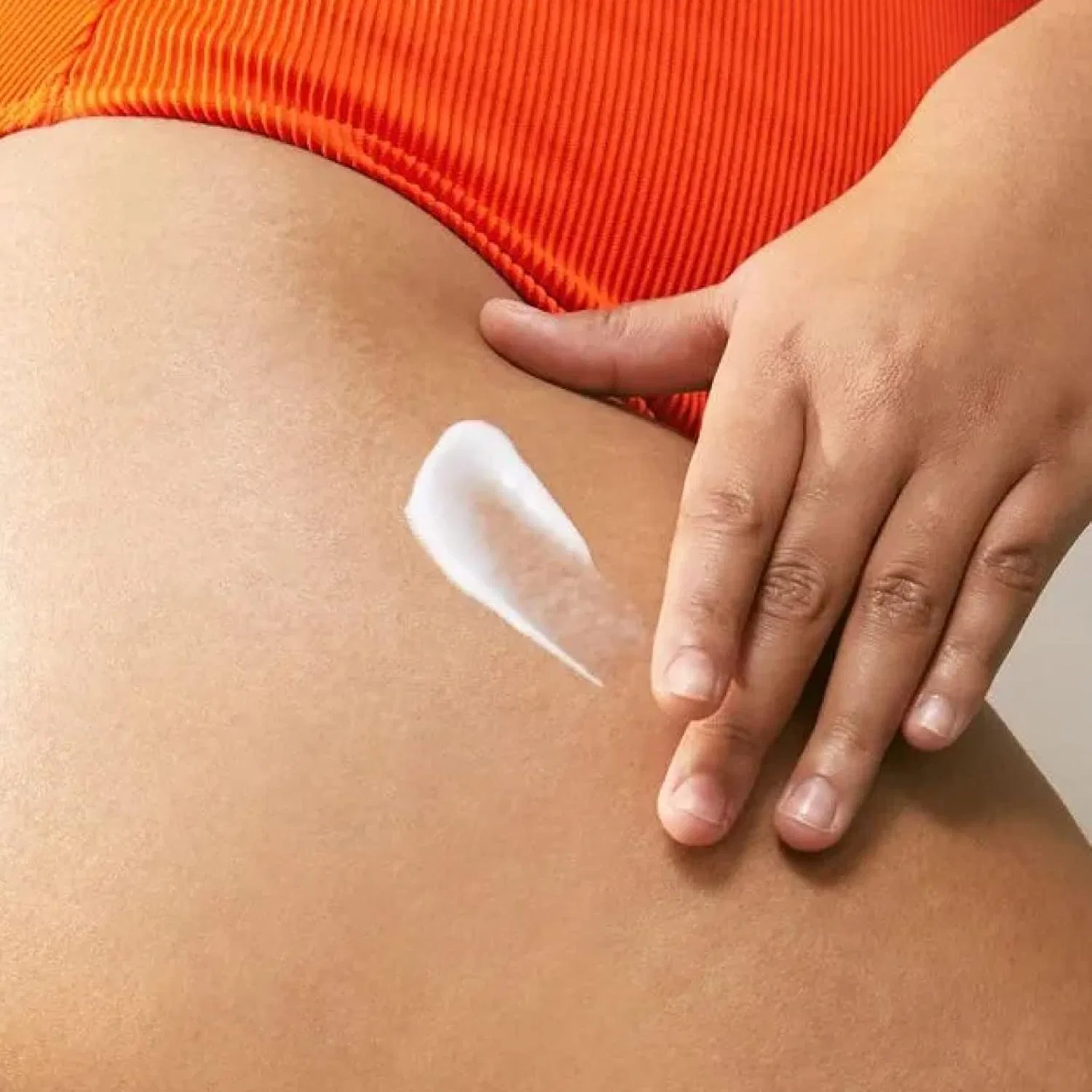 Увлажняющее молочко для тела Q10 с витамином С от Nivea, 3 бутылки по 400 мл Nivea — фото 3