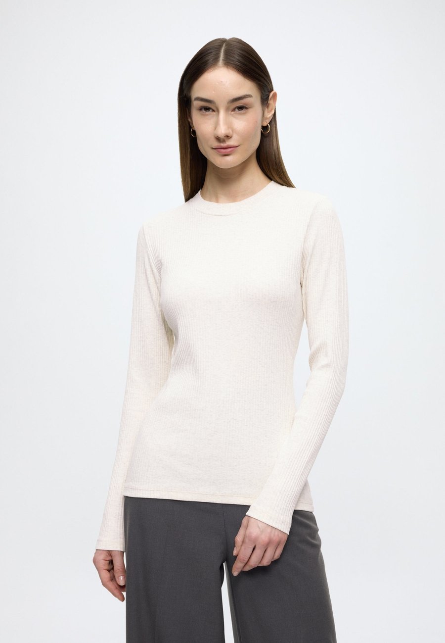 

Топ Marc O'Polo DENIM T-SHIRT, LSL, CREWNECK, RIB, SLIM FIT, Desert Melange/White