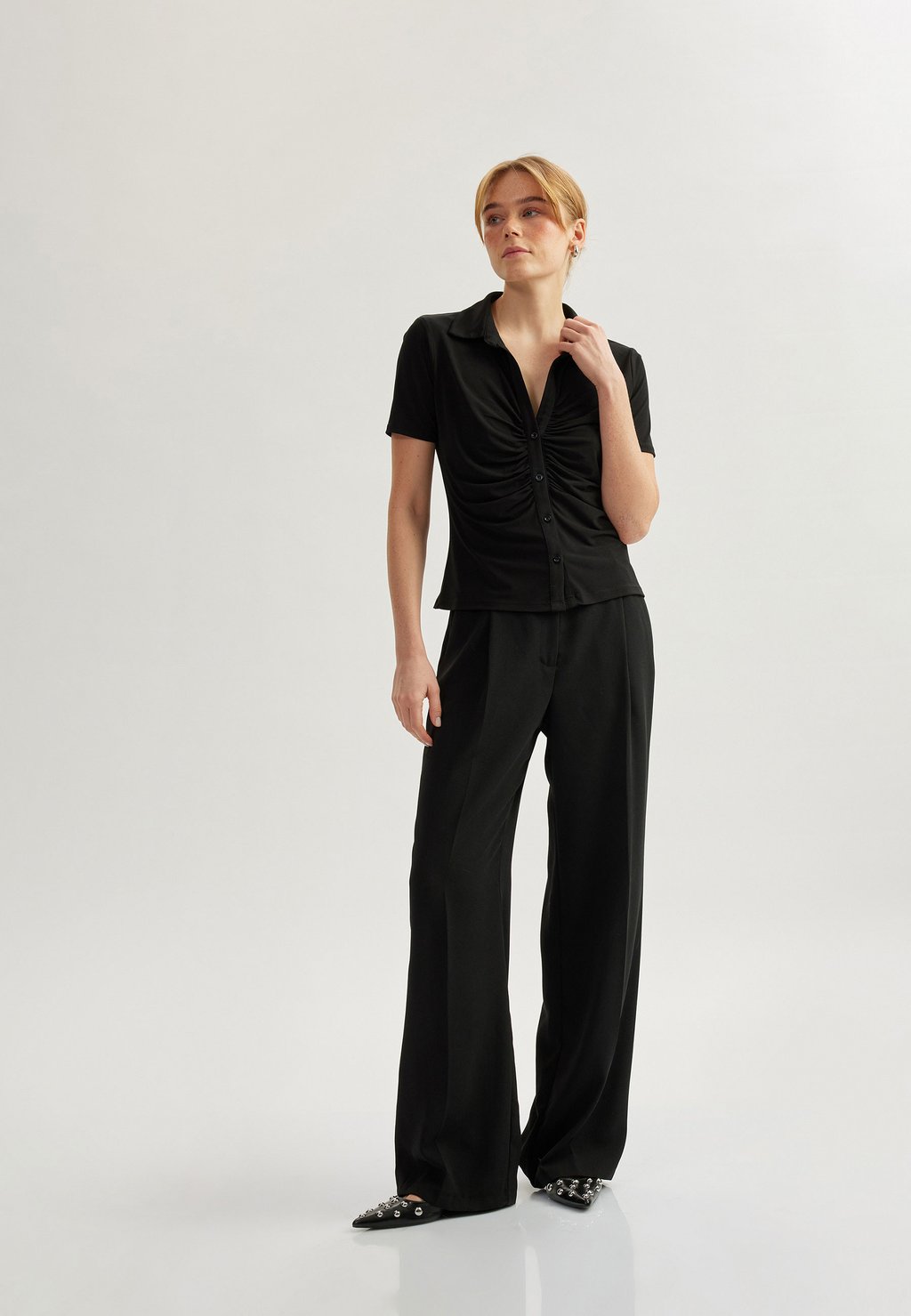

Блузка на пуговицах SHORT SLEEVE Koton, черный