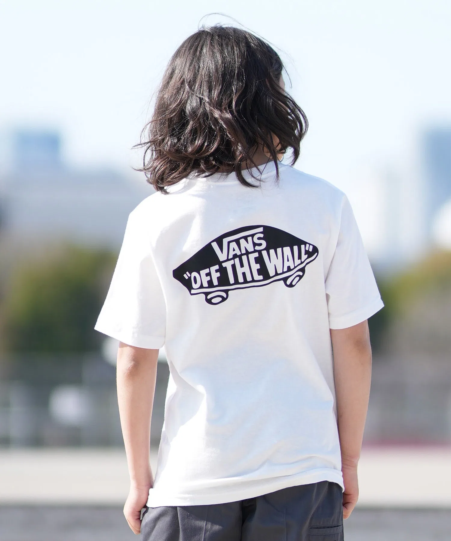 Детская футболка VANS с логотипом на спине белая — фото 3