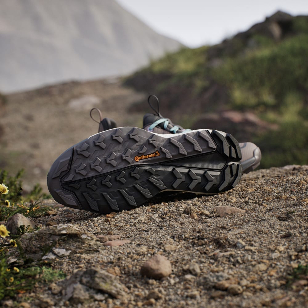 Кроссовки Adidas Terrex Free Hiker 2.0 Low Gore-Tex Hiking Shoes, цвет Trace Brown/Beige/Carbon — фото 3