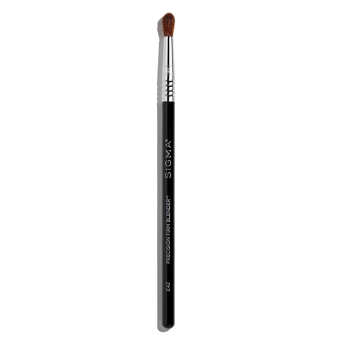 Кисть для растушевки теней «E42 Precision Firm Blender Brush» от Sigma Beauty Sigma Beauty