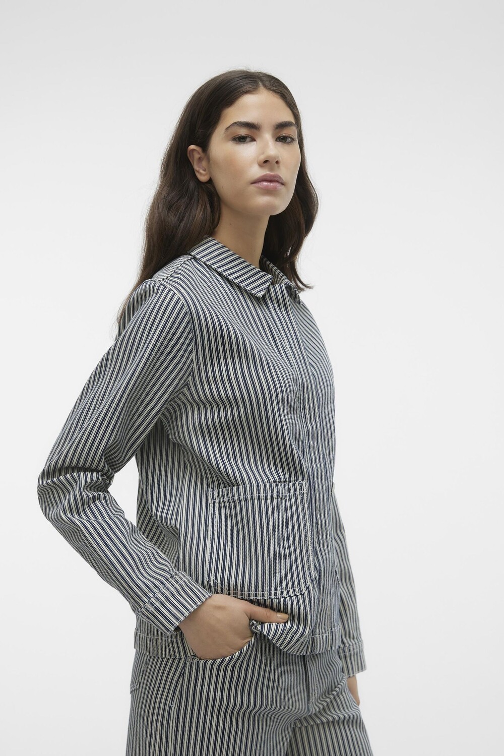 

Джинсовая куртка в практичном стиле с полосатым узором Vero Moda, синий