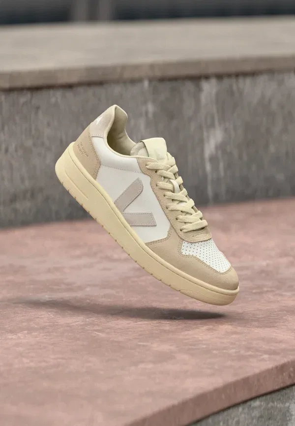 Кроссовки V 82 Veja, экстра белый/натуральный/миндальный