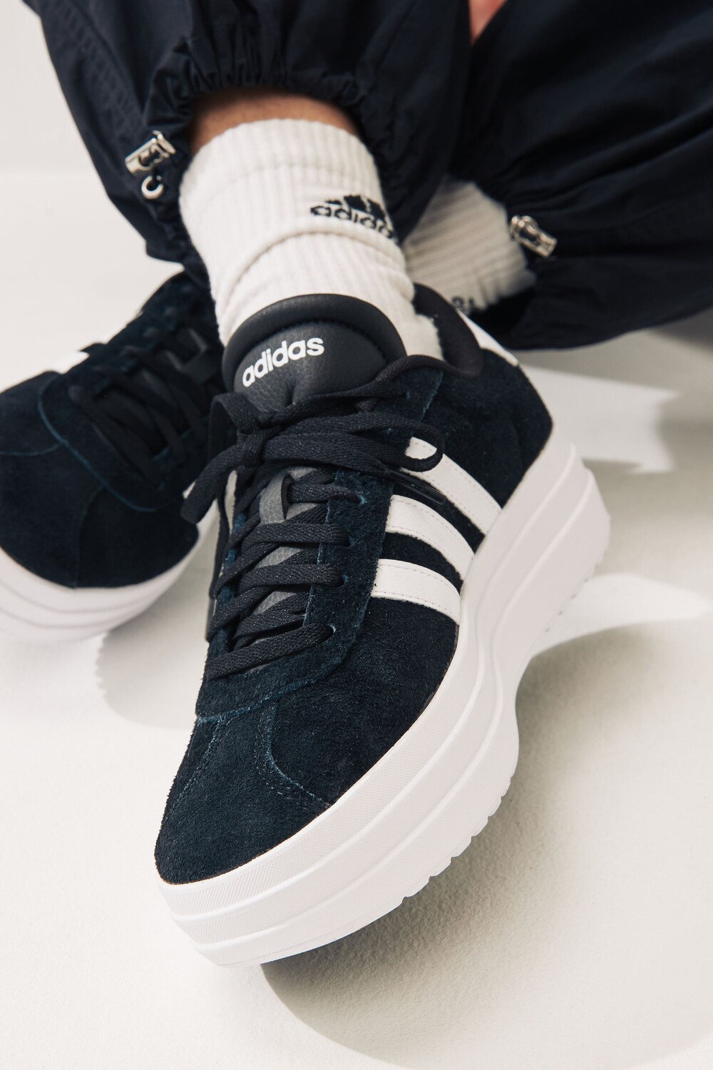Vl Court смелые спортивные кроссовки Adidas, черный