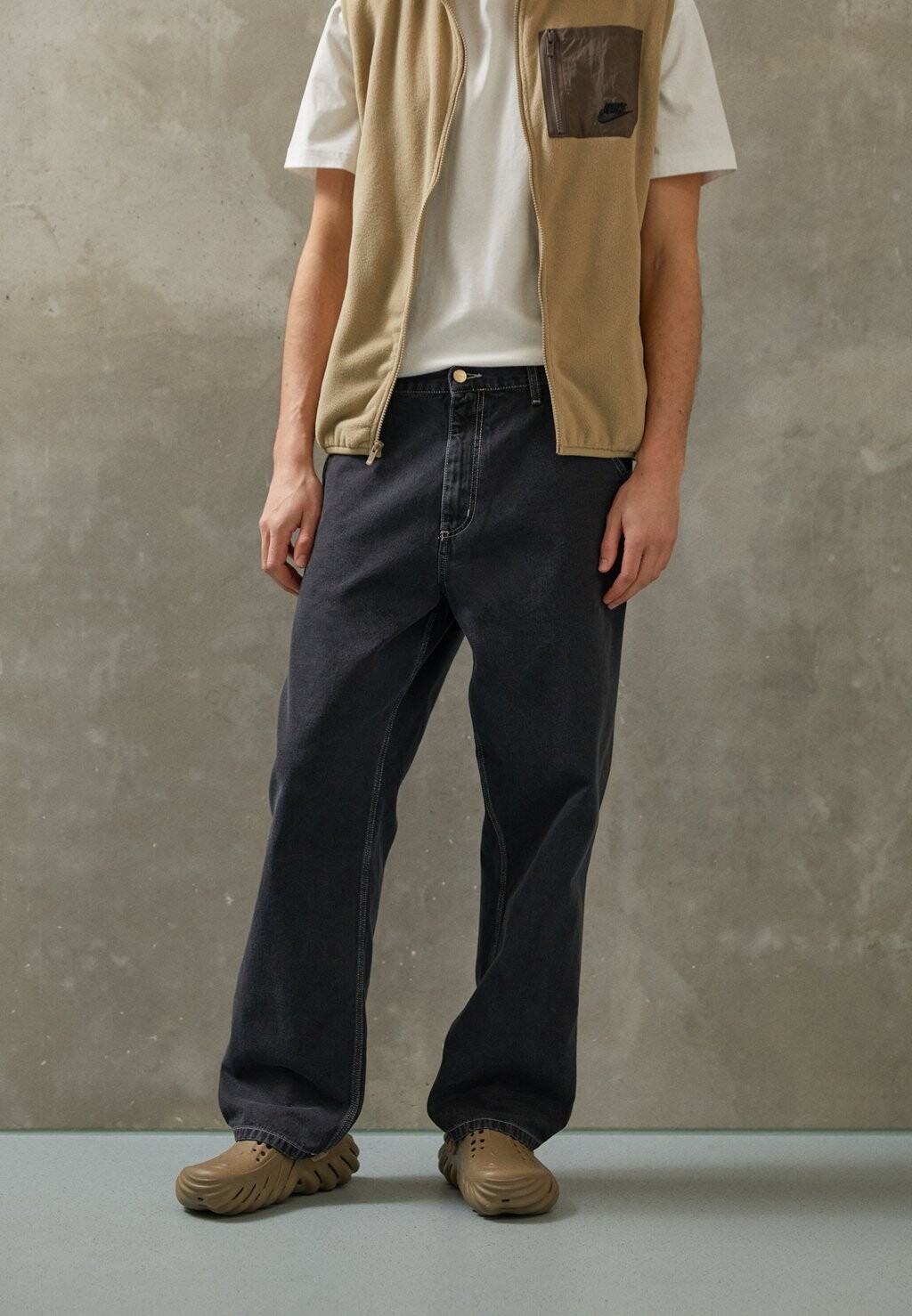

Джинсы свободного кроя Carhartt WIP SIMPLE PANT, цвет Black Heavy Stone Wash