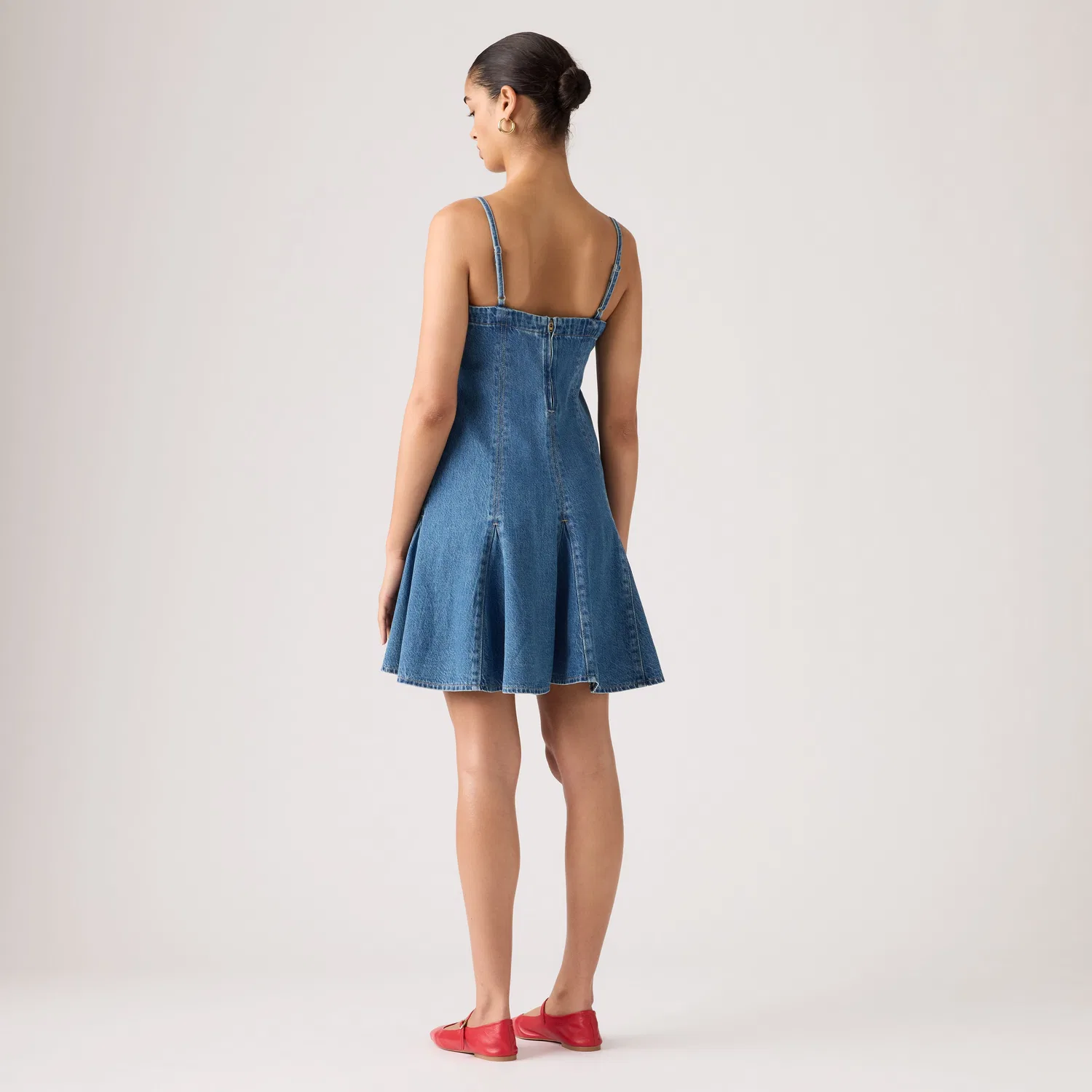 Легкое мини-платье из денима «годе» Levi's, Medium Wash — фото 4