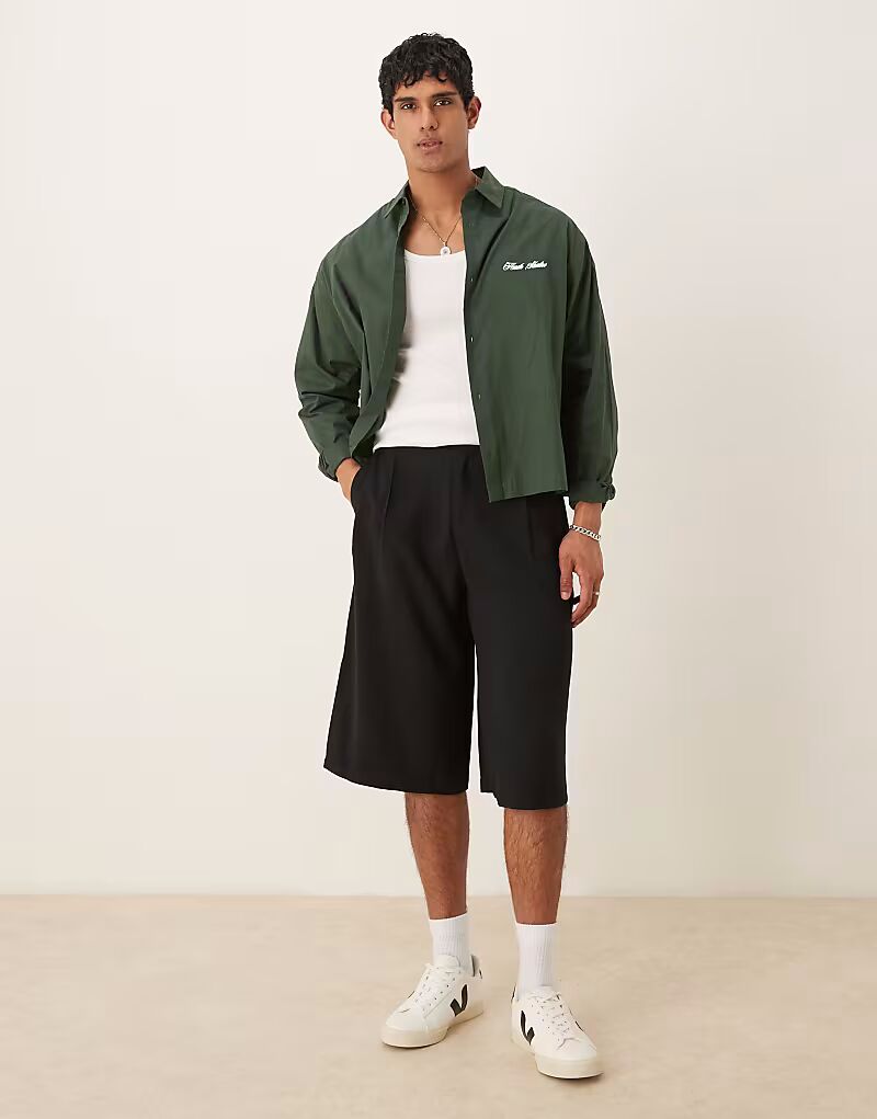 

Элегантные шорты-бермуды ASOS DESIGN с двойной складкой и глубоким поясом черного цвета