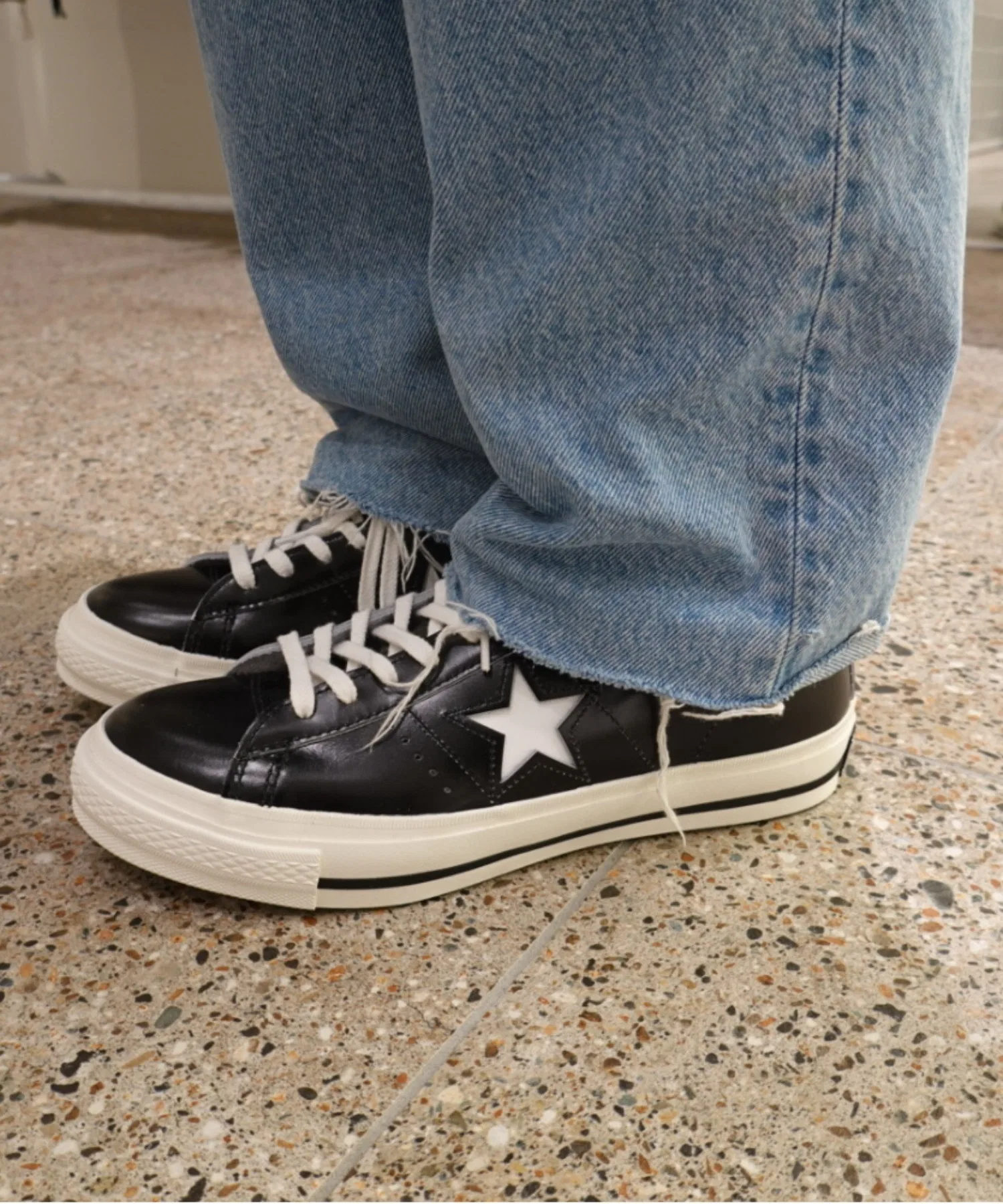 Унисекс кожаные кроссовки Converse ONE STAR J чёрные