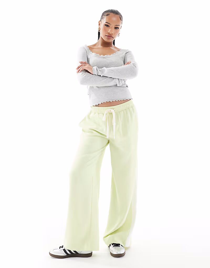 

Брюки ASOS DESIGN Petite с контрастной вставкой цвета лайма