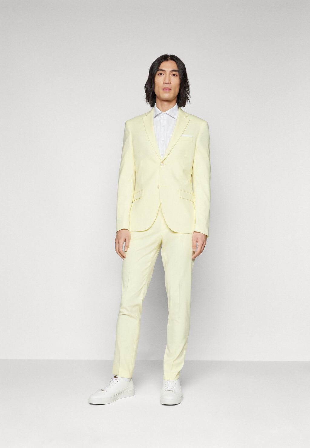 

Костюм THE FASHION SUIT NOTCH POCKET SQUARE Isaac Dewhirst, цвет lemon