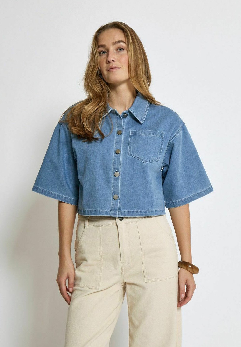 

Блузка на пуговицах CROPPED Minus, цвет Light Denim