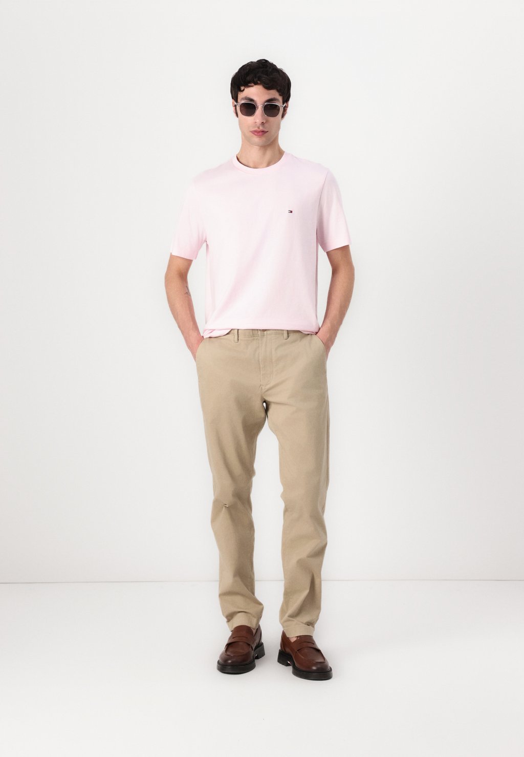 Базовая футболка ESS SEASONAL REG FIT SOLID TEE Tommy Hilfiger, светло-розовый — фото 2