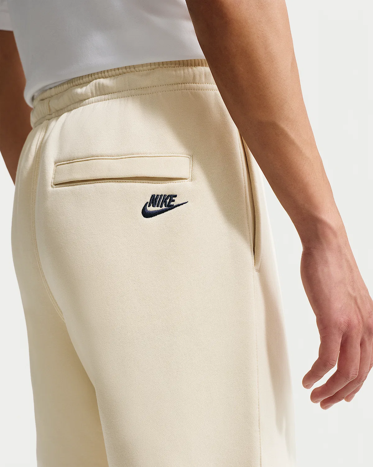Мужские флисовые джоггеры Nike Sportswear Club, Light Khaki/Light Khaki/Obsidian — фото 3