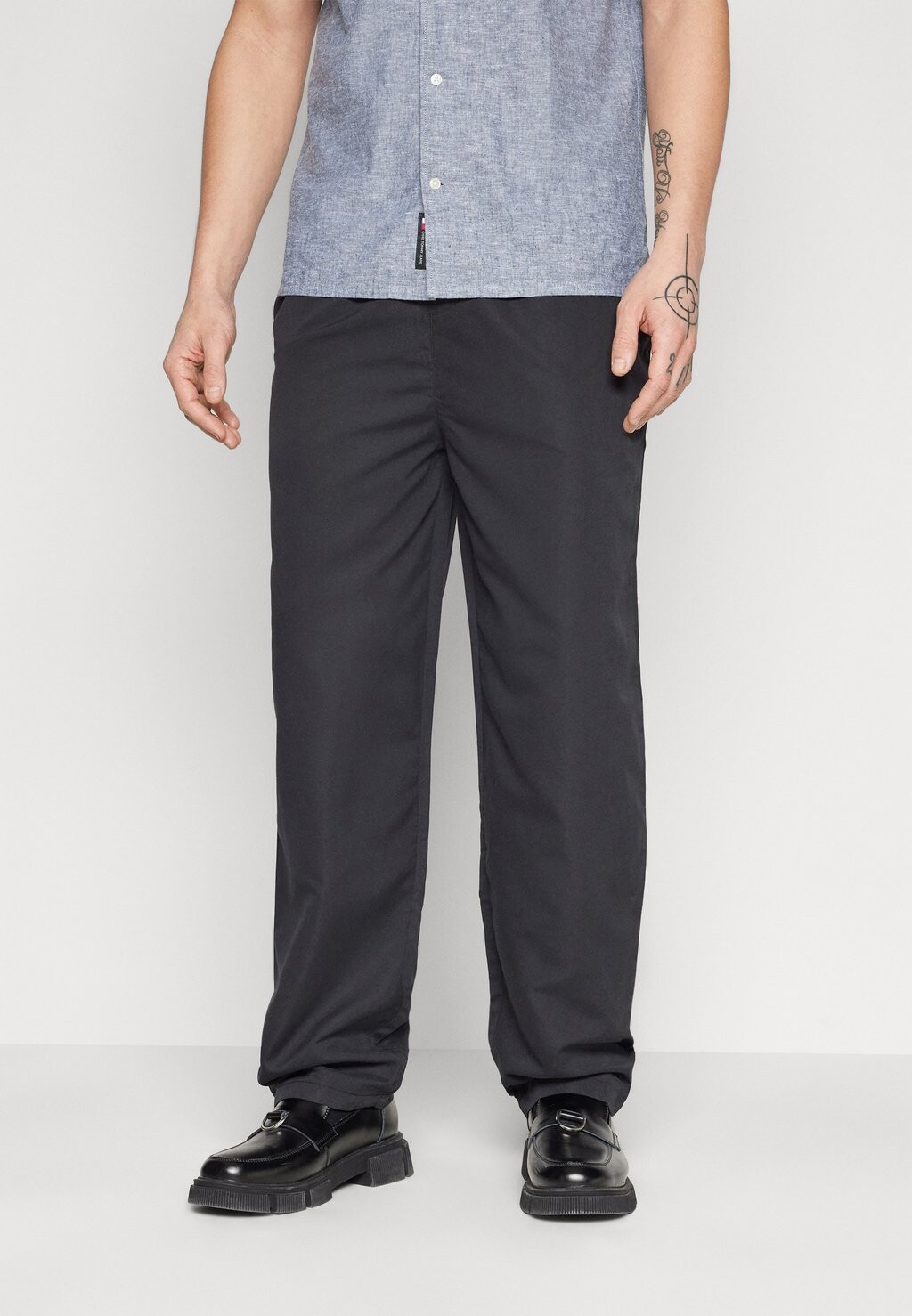 

Брюки DPLOOSE TRACKER PANTS Denim Project, цвет black