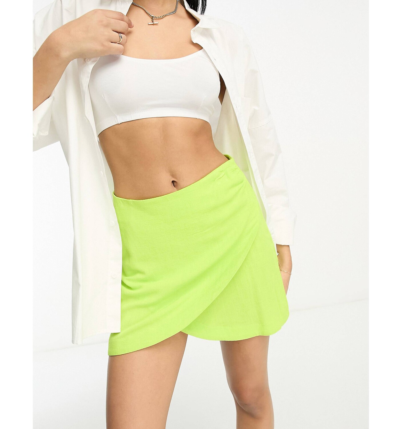 

Светло-зеленая мини-юбка с запахом ASOS DESIGN