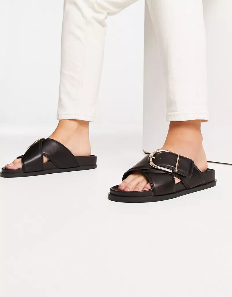 Черные сандалии на плоской подошве ASOS Wide Fit Flash с ремешками крест-накрест и пряжками — фото 4
