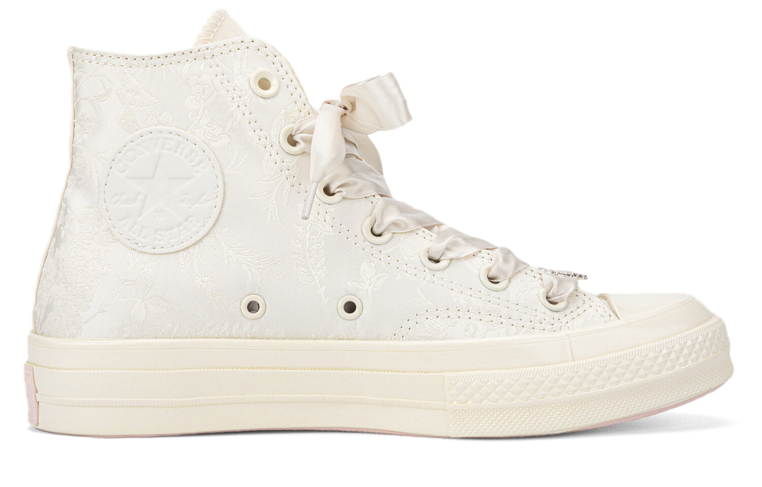 

1970-е годы. Женские кеды с высоким берцем. Цвет: белый. Converse
