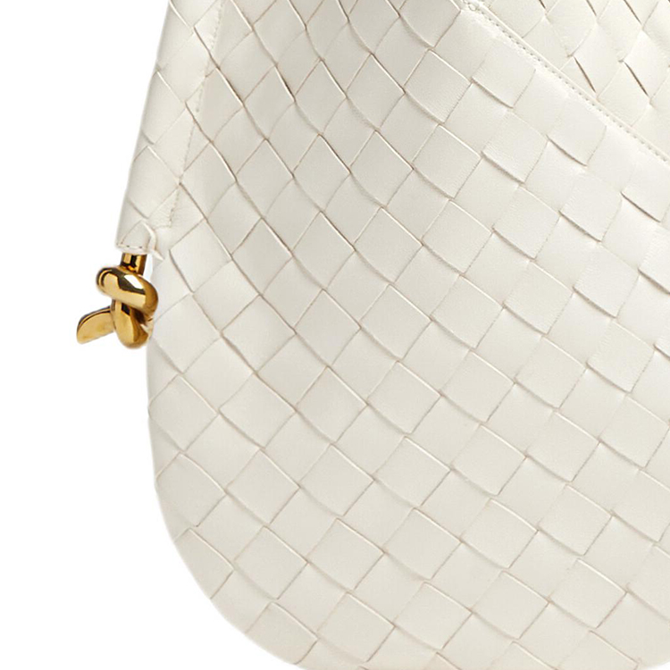 Сумка Solstice Sheepskin через плечо малого размера женская белая Bottega Veneta — фото 4