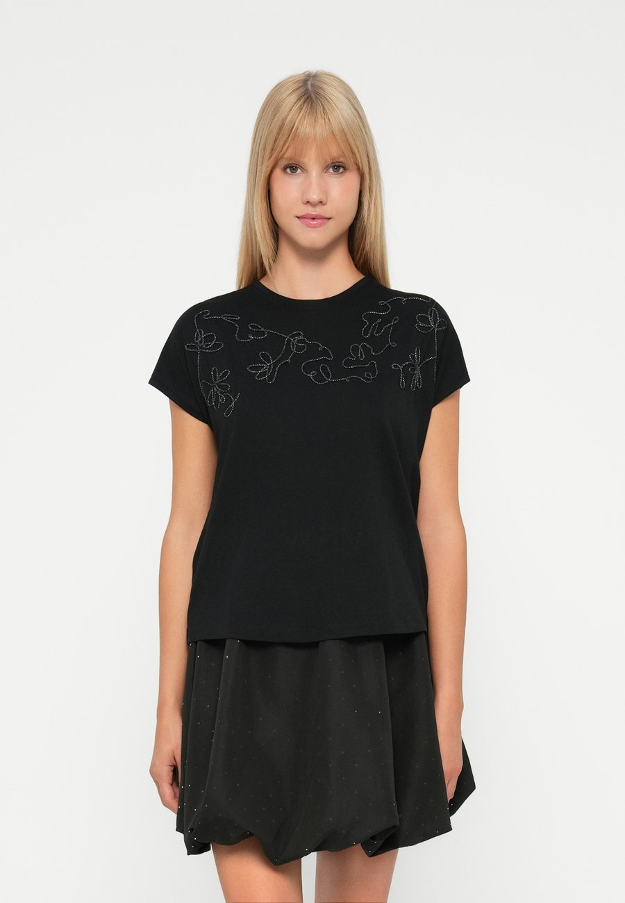 

Футболка JDY JDYANYA LIFE, Black/Silver-Coloured/Black, Черный, Футболка JDY JDYANYA LIFE, Black/Silver-Coloured/Black