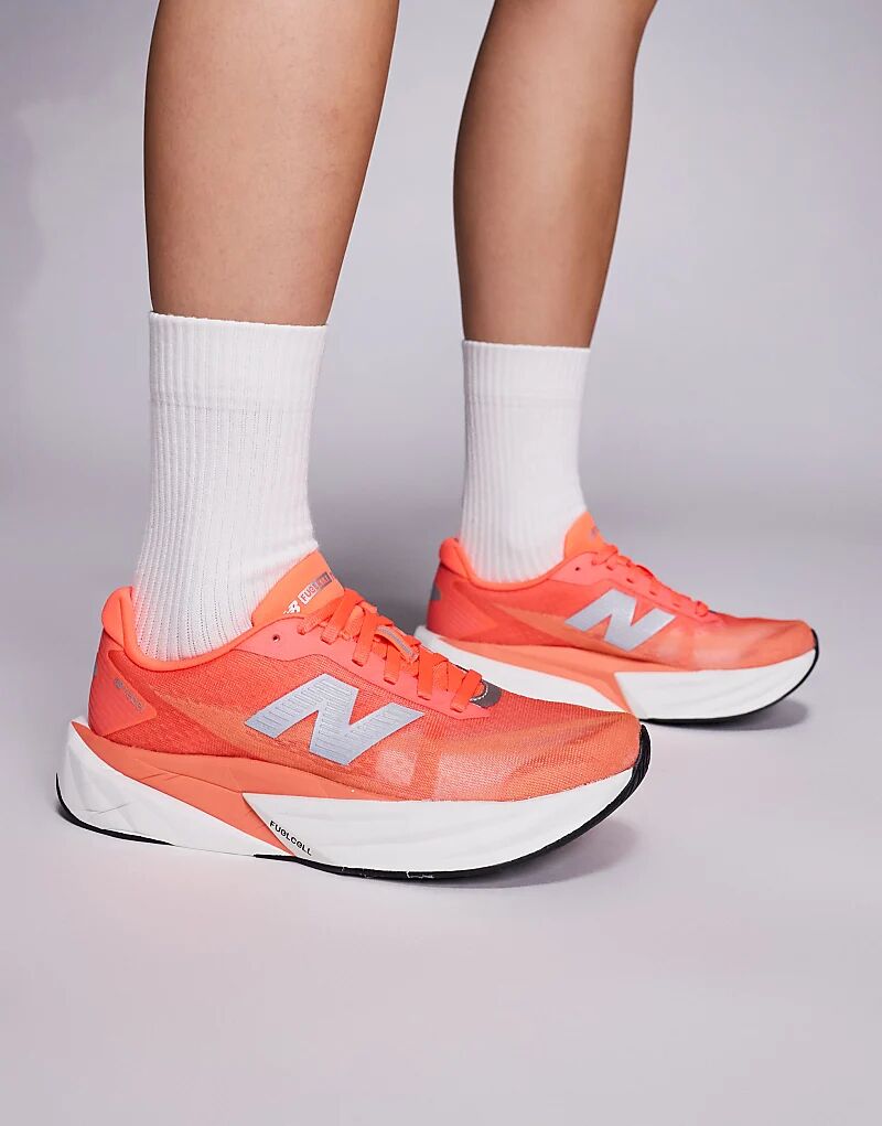 Женские кроссовки для бега New Balance Fuelcell Rebel v5 ярко-красного цвета