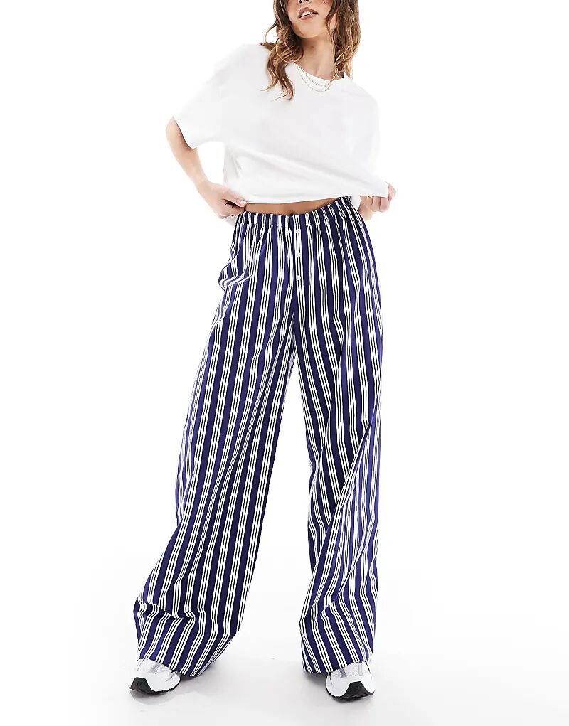 

Широкие брюки-боксеры из поплина в синюю полоску ASOS DESIGN