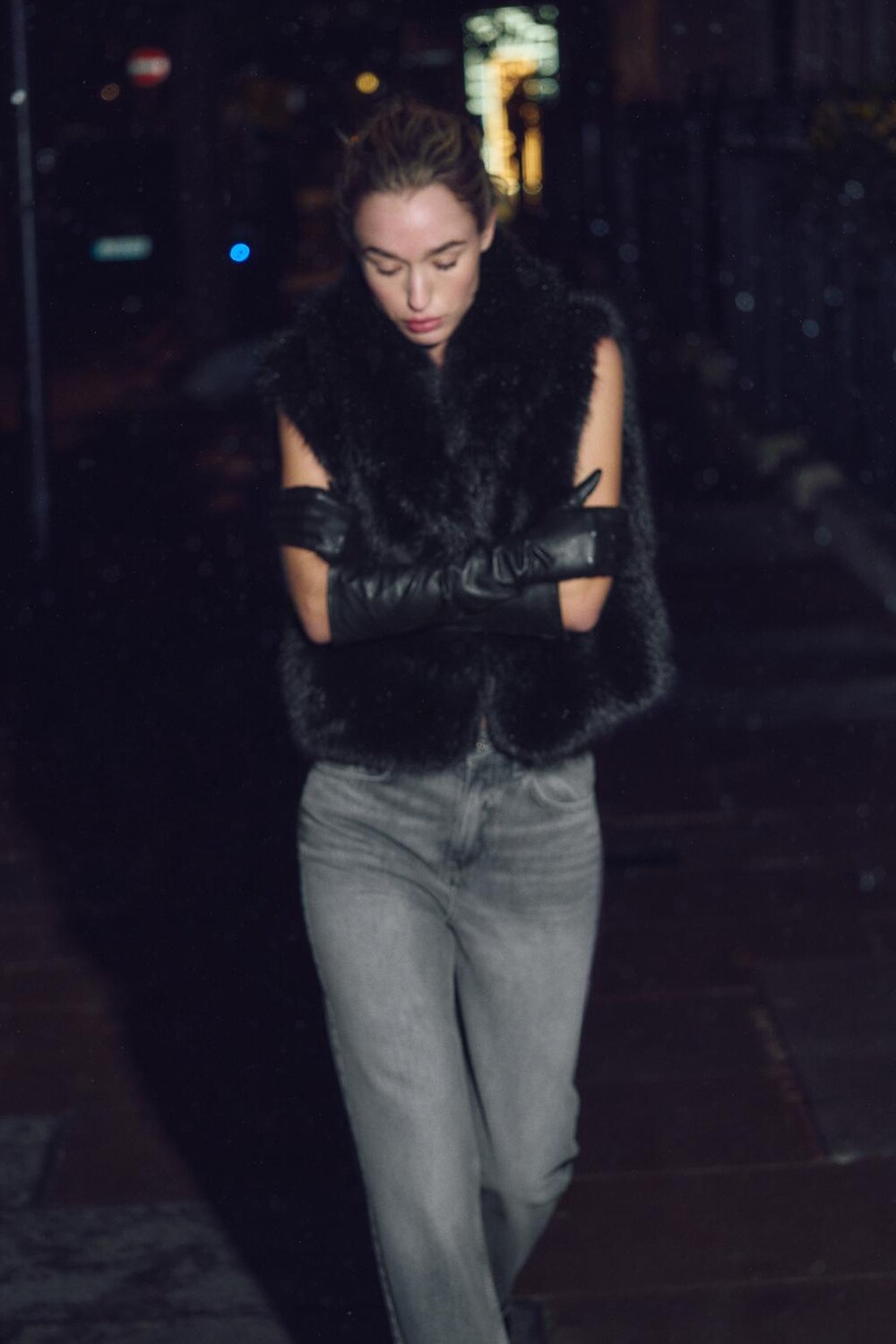 

Короткий жилет из искусственного меха ZARA, черный