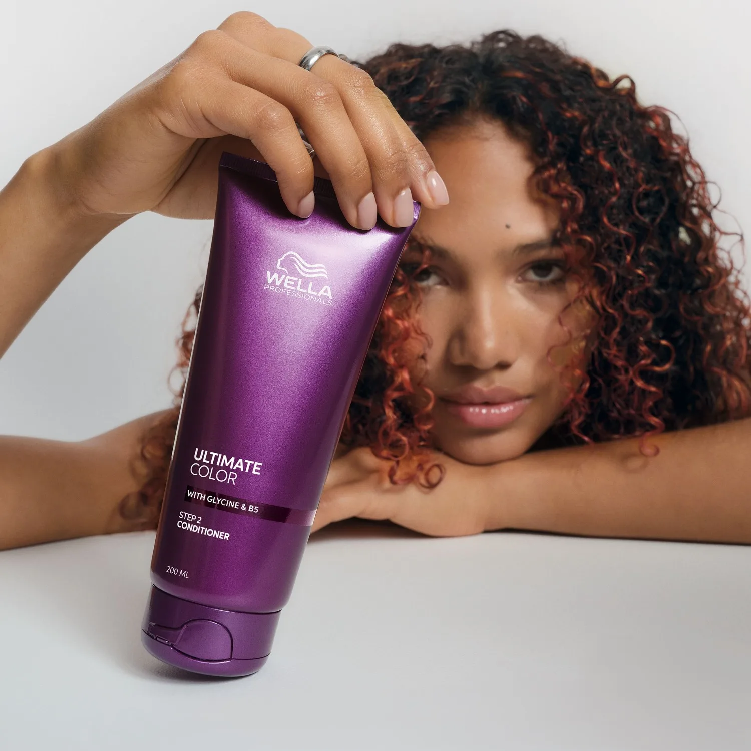 Кондиционер для волос Ultimate Color, шаг 2 | с глицином и витамином B5 Wella Professionals, 1000 мл — фото 2
