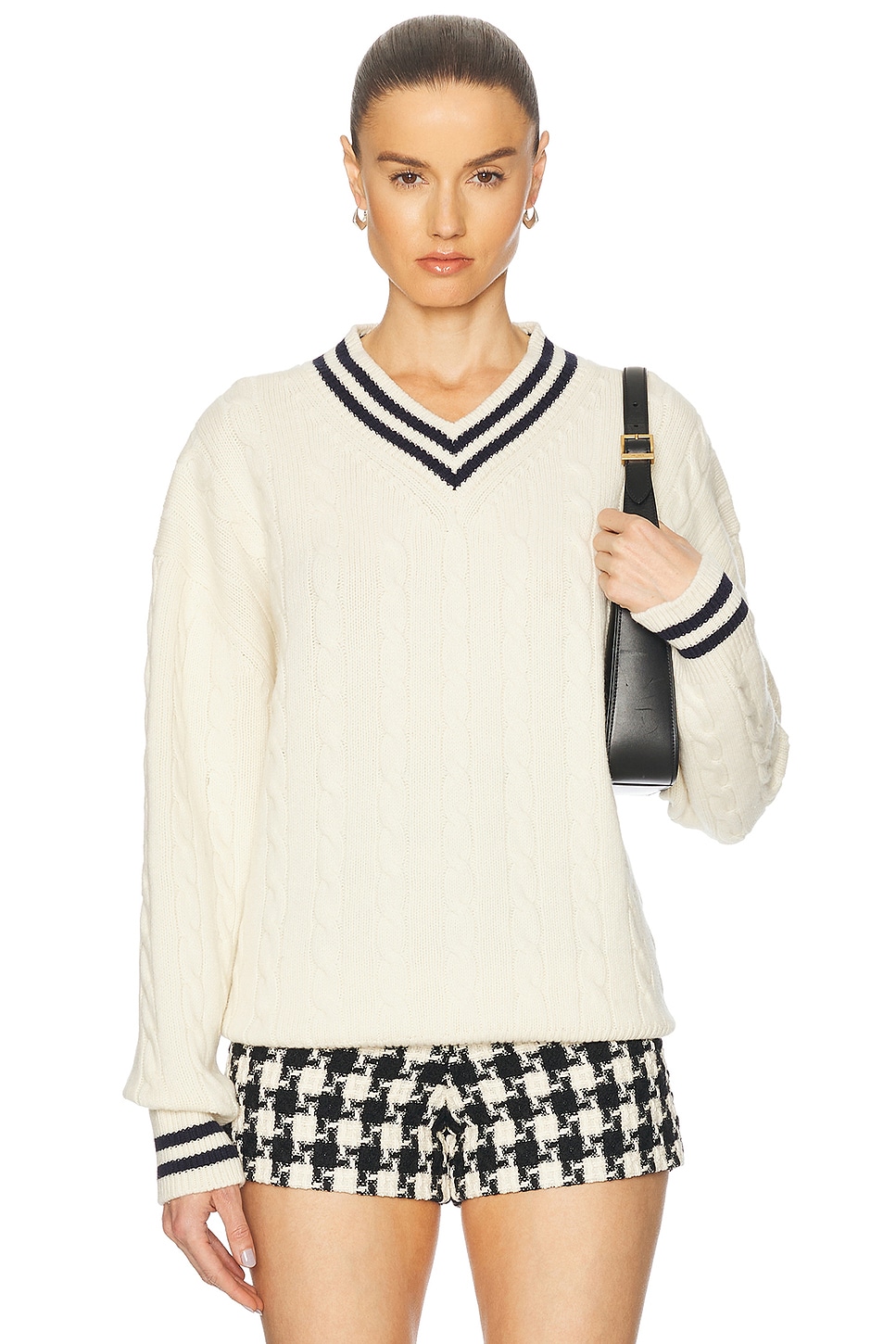

Вязаный свитер с V-образным вырезом и косой вязкой Slouchy Cricket &Daughter, Ecru & Navy