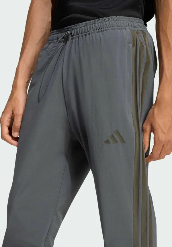 Спортивные штаны house of tiro Adidas Sportswear, Grey Six Colored Reflective — фото 3