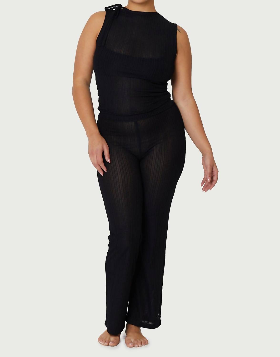 

Черный ребристый сетчатый топ с завязками FIND ME NOW