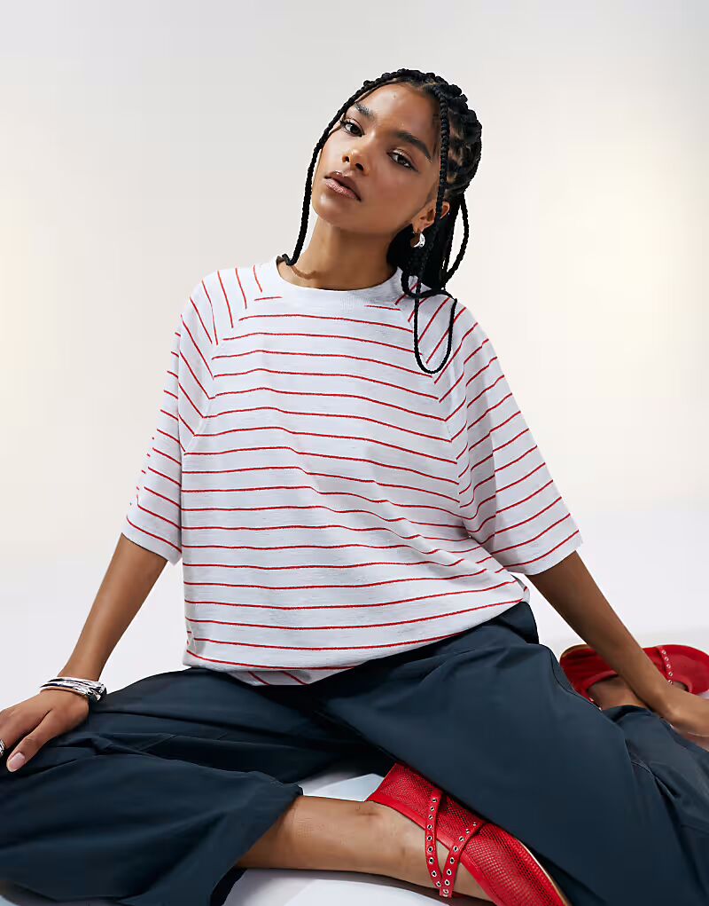 

Футболка с короткими рукавами реглан ASOS DESIGN с фактурной винтажной красной полоской