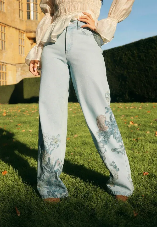 Джинсы прямого кроя Petite fit National Trust x Cross Stitch Embroidery Leg Jeans, Next, средне-синий деним