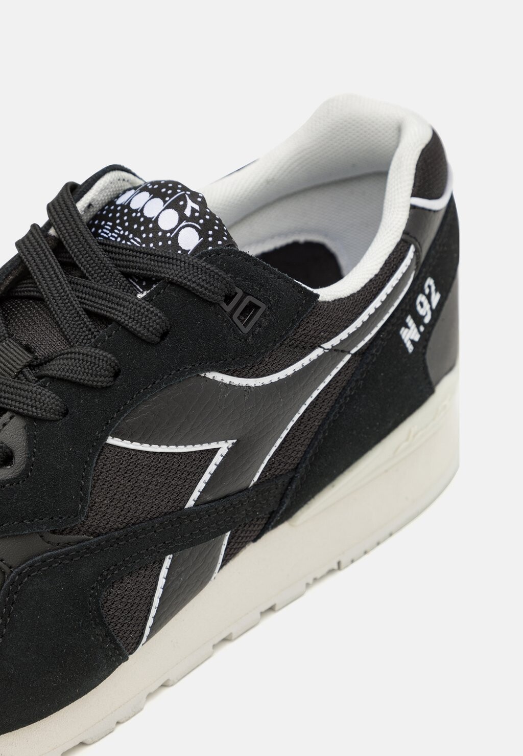 

Низкие кроссовки N.92 ADVANCE UNISEX Diadora, черный