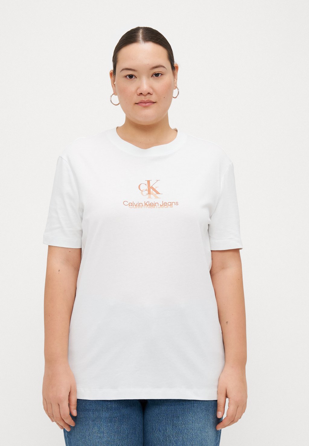 

Футболка с принтом PLUS SHADOW GRAPHIC REGULAR TEE Calvin Klein Jeans, белый