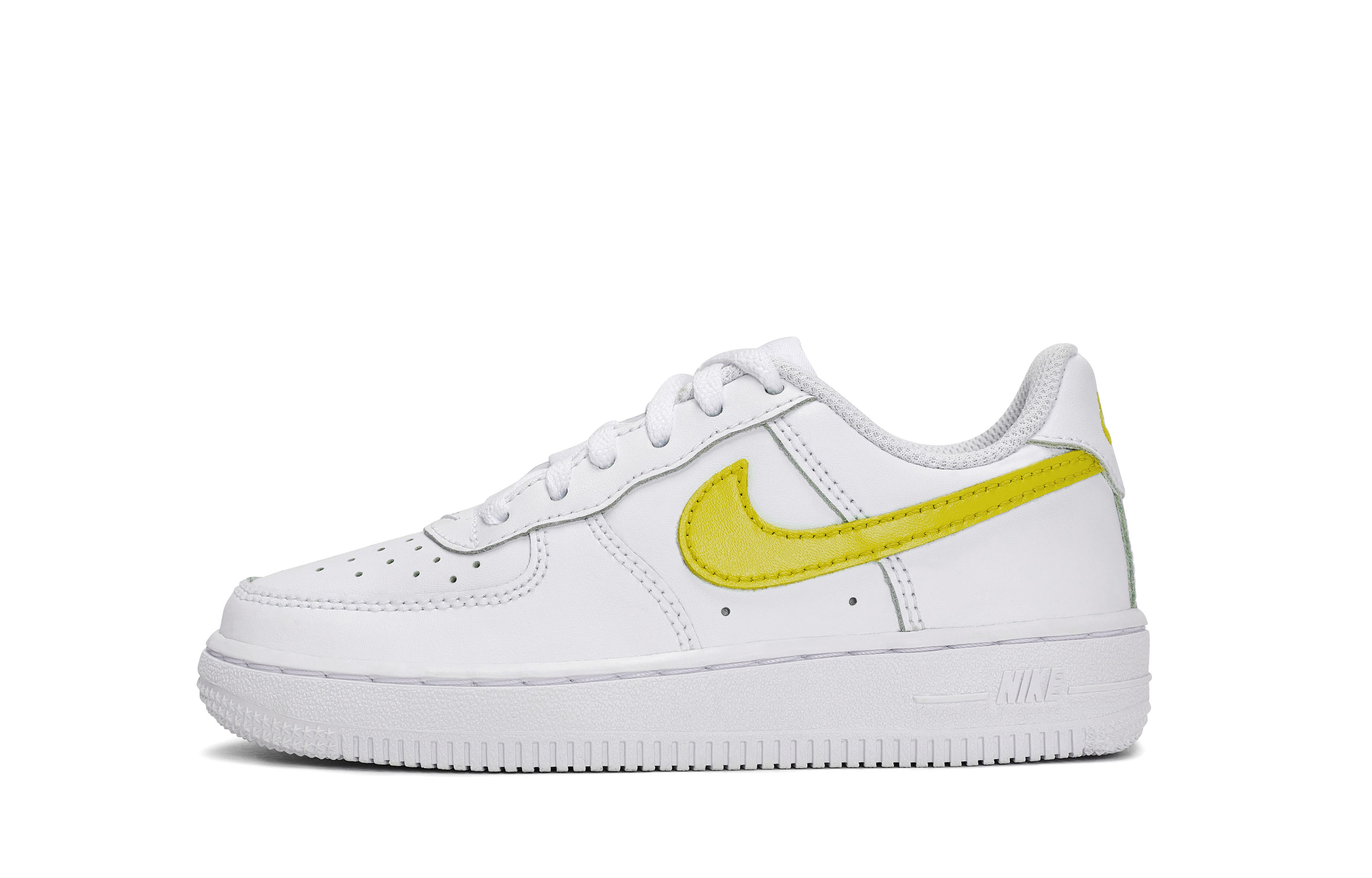 

Детские кроссовки для скейтбординга Air Force 1 LE с противоскользящим износостойким верхом для детей от 3 до 7 лет Nike, белый/желтый