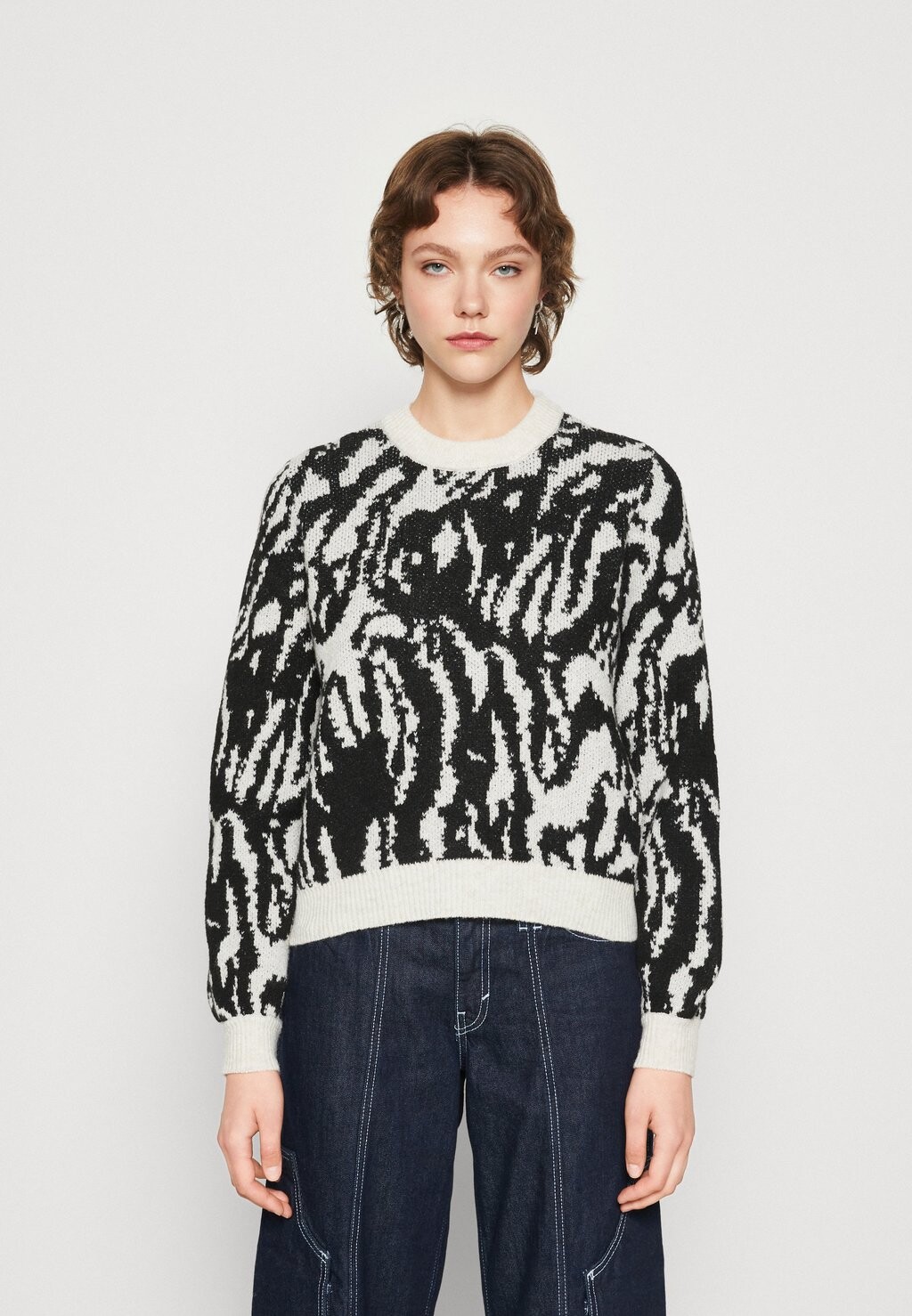 

Свитшот Noisy May NMSOUL O-NECK, цвет black/eggnog