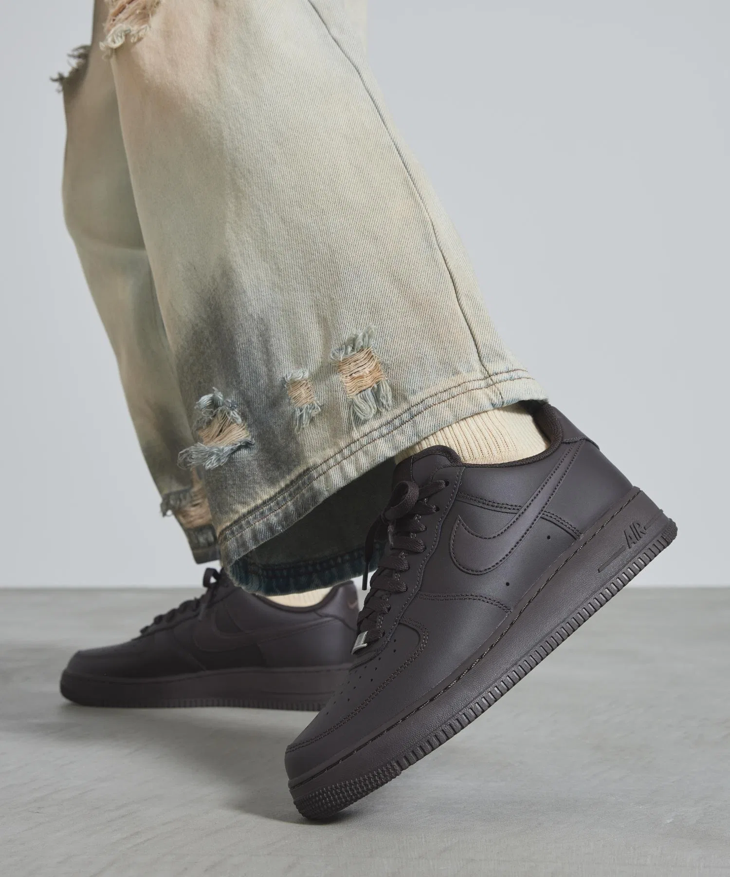 Унисекс кроссовки Nike Air Force 1 '07 из натуральной кожи коричневые