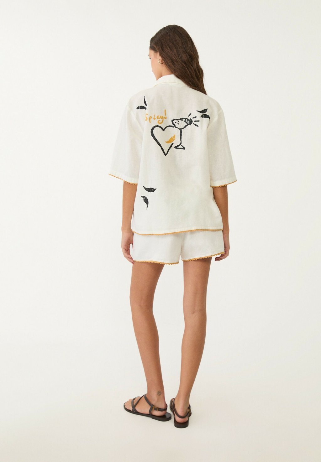 

Блузка на пуговицах EMBROIDERED Stradivarius, белый