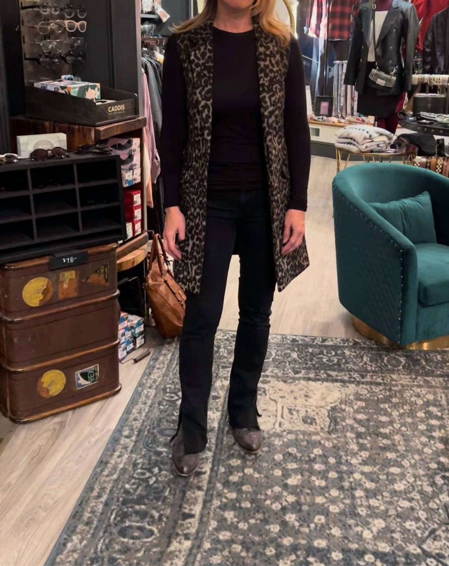 

Длинный искусственный меховой жилет в голубом леопардовом принте DOLCE CABO