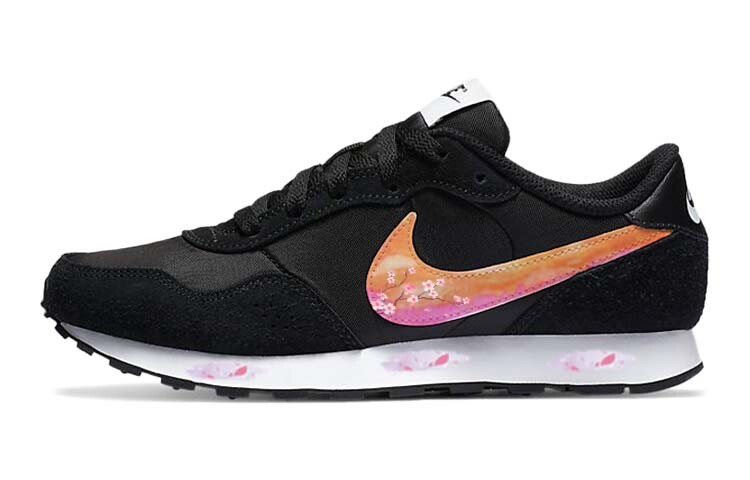 

Кроссовки женские MD Valiant Low-top, черные/белые Nike