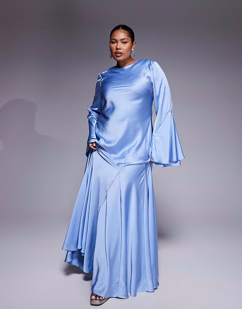 

Платье макси из атласа ASOS DESIGN Curve с длинными рукавами, пышной юбкой и годетом нежно-голубого цвета ASOS Curve