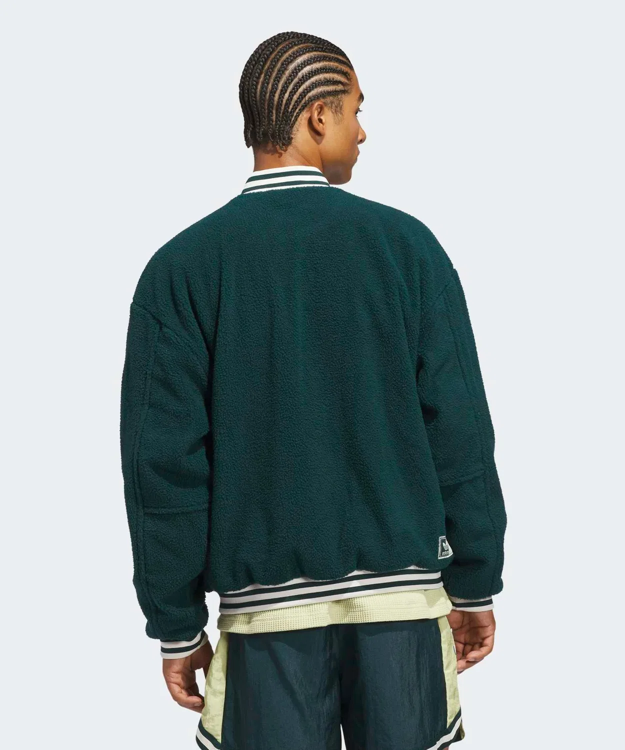 Куртка тренерская Hoop York City adidas Originals из переработанного полиэстера зелёная — фото 4