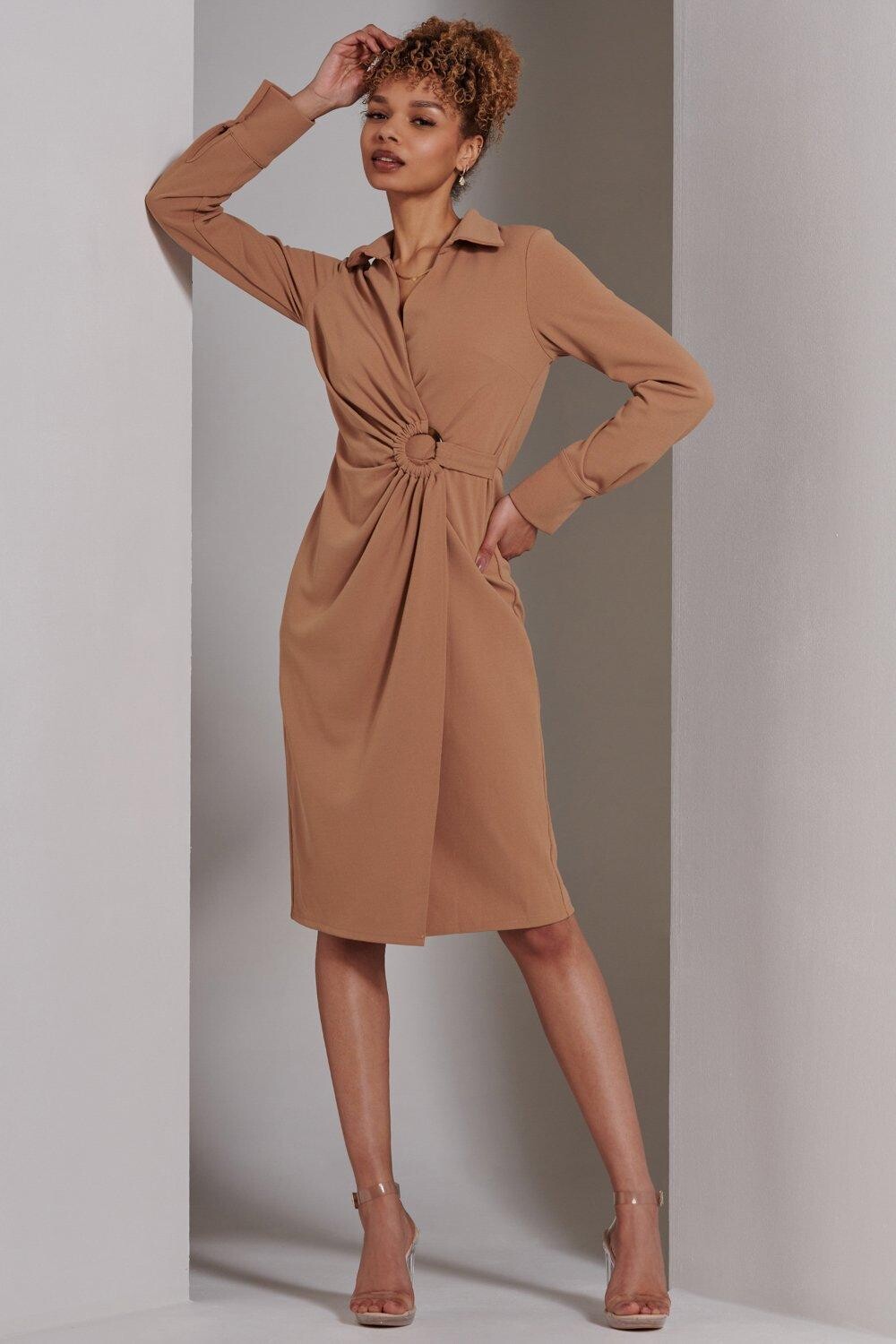 

Платье-рубашка Reveka со сборками и запахом Jolie Moi, бежевый