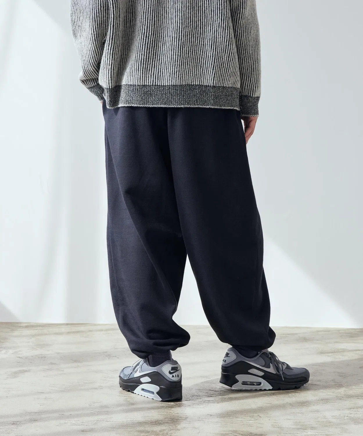 Спортивные штаны Nike Sportswear Club Oversized French Terry, чёрные — фото 4